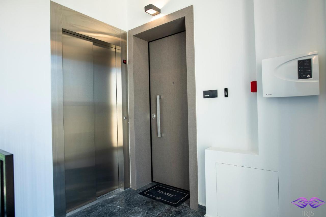 Appartamento Luxury Penthouse With Acropolis View And Jacuzzi Atene Esterno foto