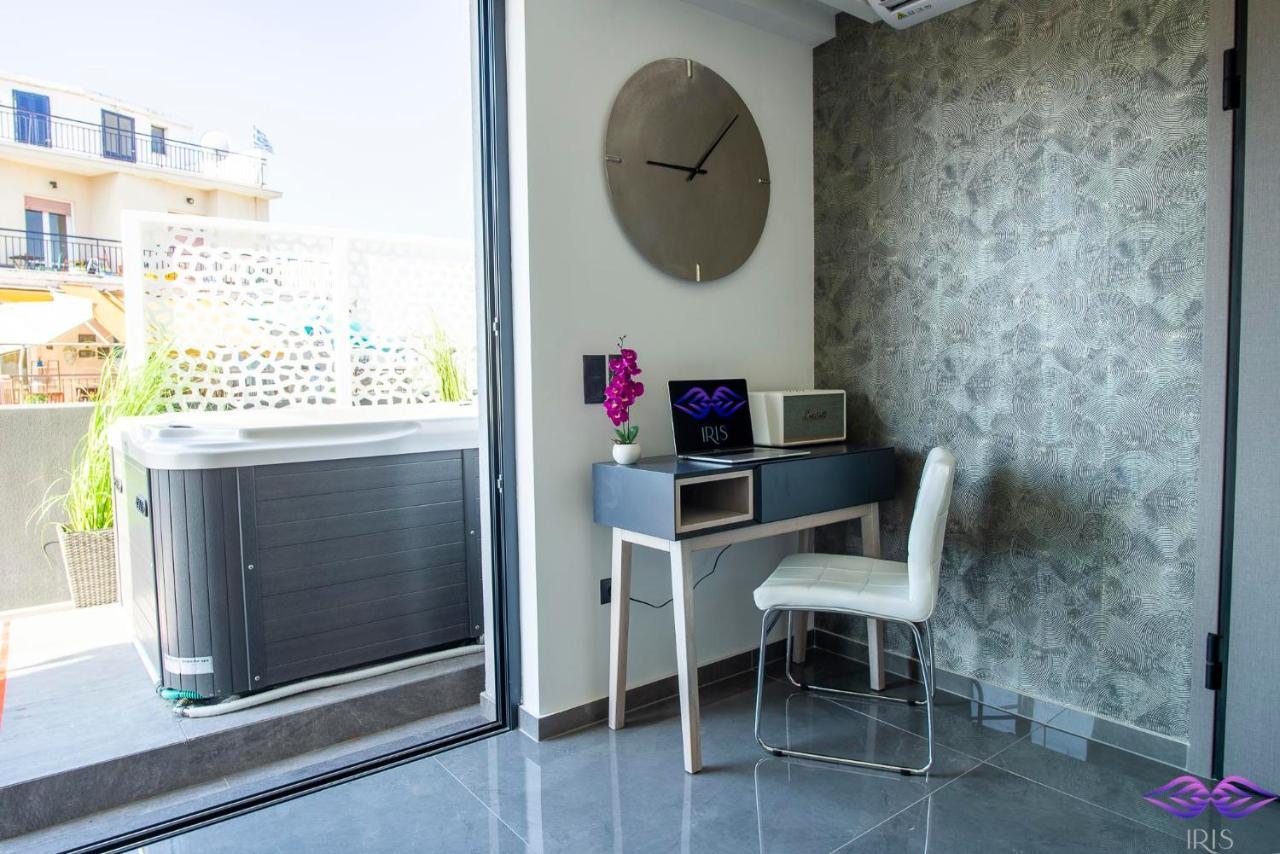 Appartamento Luxury Penthouse With Acropolis View And Jacuzzi Atene Esterno foto