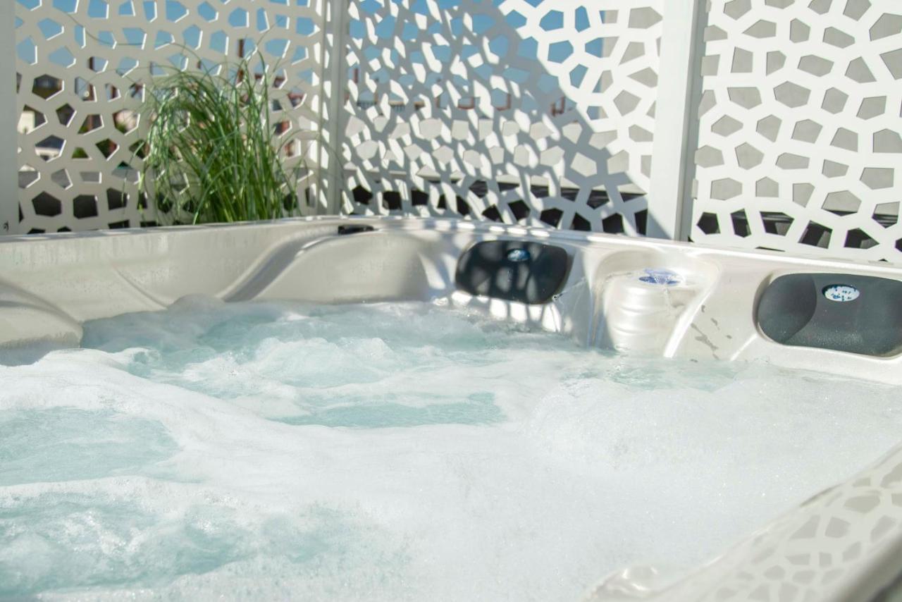 Appartamento Luxury Penthouse With Acropolis View And Jacuzzi Atene Esterno foto