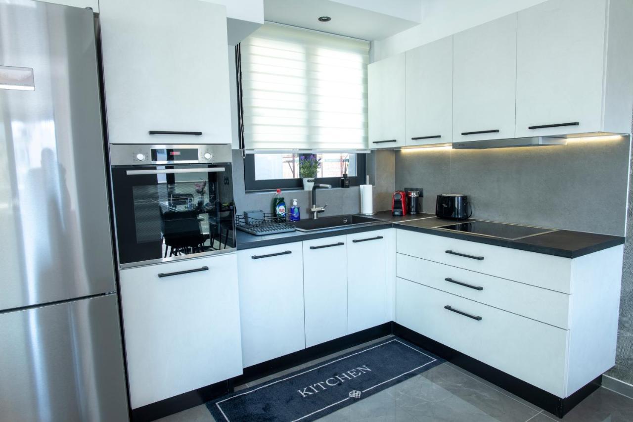 Appartamento Luxury Penthouse With Acropolis View And Jacuzzi Atene Esterno foto
